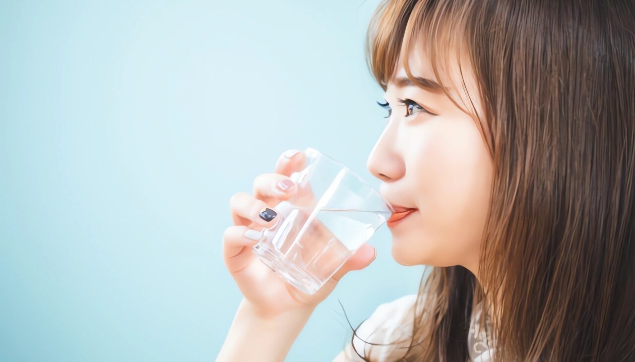 乾燥の季節に必須！宅配水で解消する「かくれ脱水」